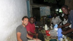 Kaffeepause am Markt mit Kibunda