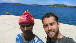 Lazaro und ich am Dock in Kipili