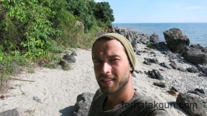 Sonnige Kueste des Lake Kinyasa