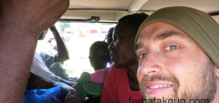Weiterfahrt im Minibus