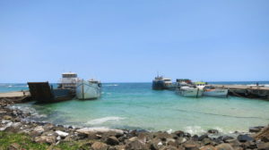 antalaha-hafen-mit-frachtern-1