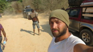 auf-dem-weg-nach-sambava-weiter-zu-fus-1