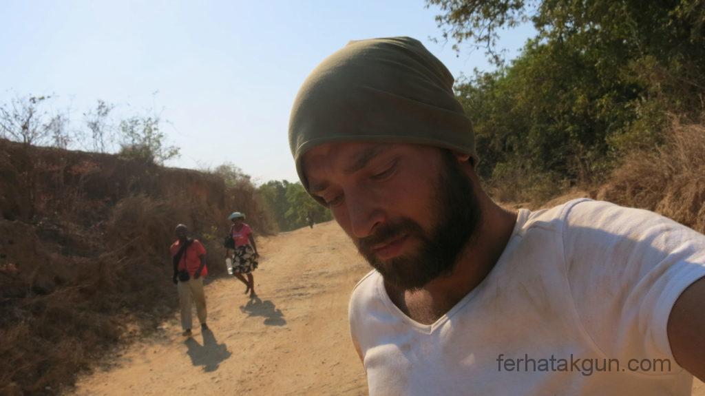 auf-dem-weg-nach-sambava-weiter-zu-fus-3