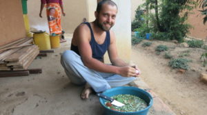 zu-gast-in-fianarantsoa-bei-studenten-kochen-1