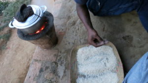 zu-gast-in-fianarantsoa-bei-studenten-kochen-2