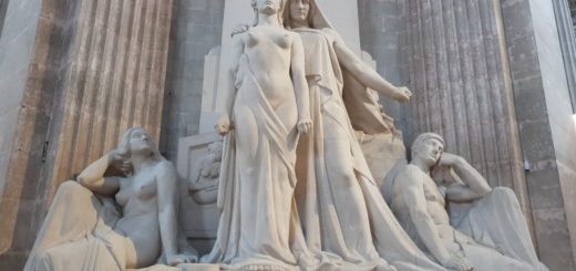 Pantheon sculptures
