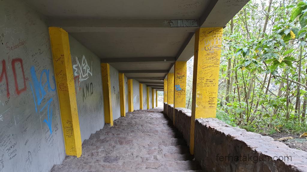 Bogota - Monserrate Treppen überdacht
