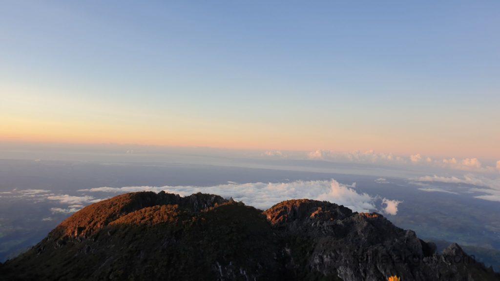 Volcán Barú - Sonnenaufgang über den Wolken