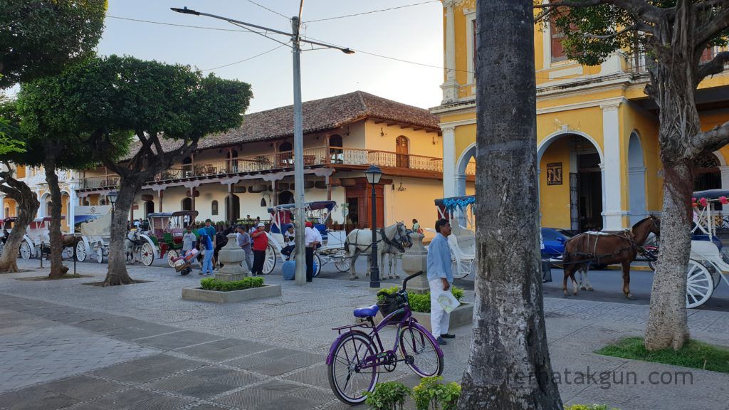Granada - Parque Central